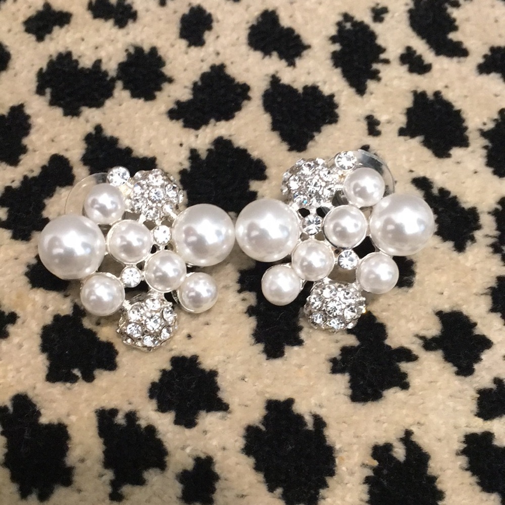 Pearl and diamond earrings
